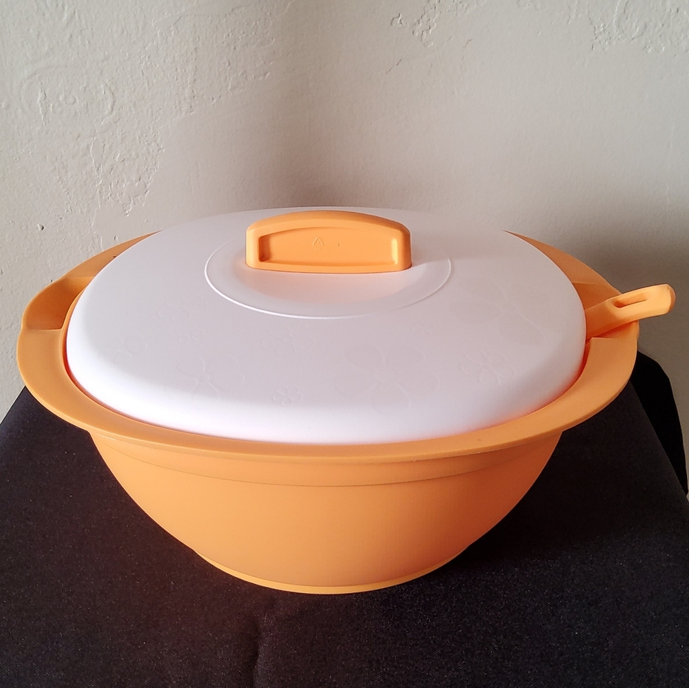 Tupperware Blossom Tureen